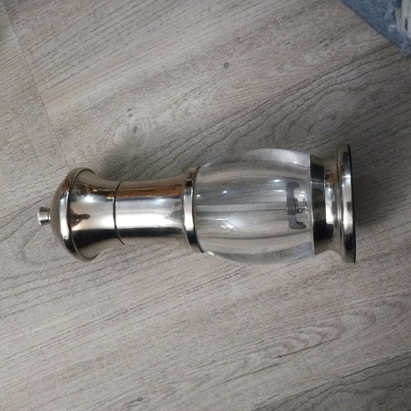 Heavy Glass Salt and Pepper - Picture 2 of 4